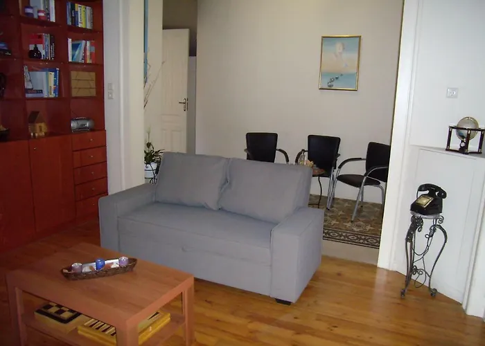 Neoclassical Glamour * La Canée