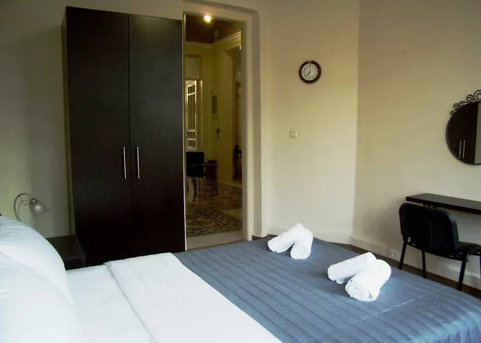 Neoclassical Glamour * La Canée