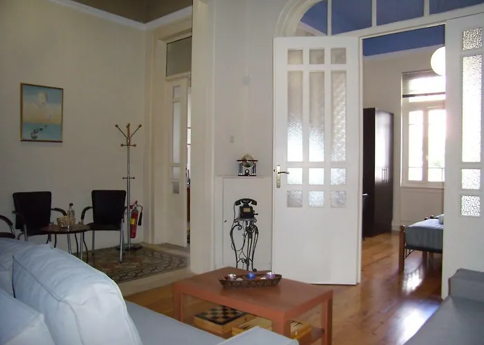 Neoclassical Glamour