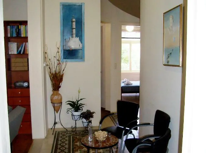 Neoclassical Glamour