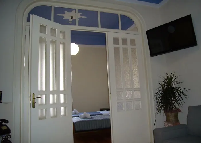 Neoclassical Glamour *